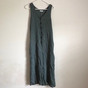 Beautiful v-neck jumpsuit with pockets!
